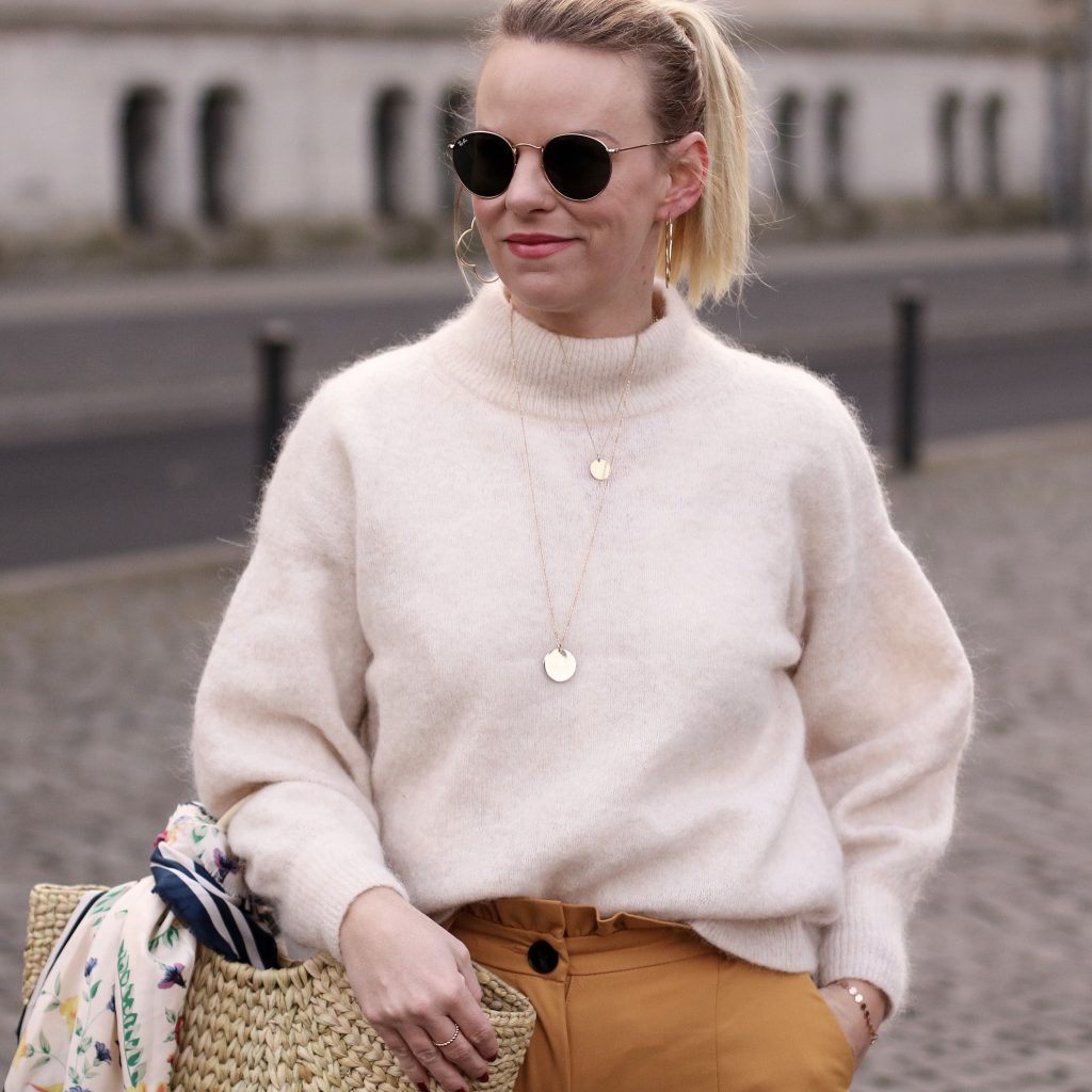 Frühlingsoutfit - Paperbaghose mit Chanel look a like Pumps und Korbtasche von Zara