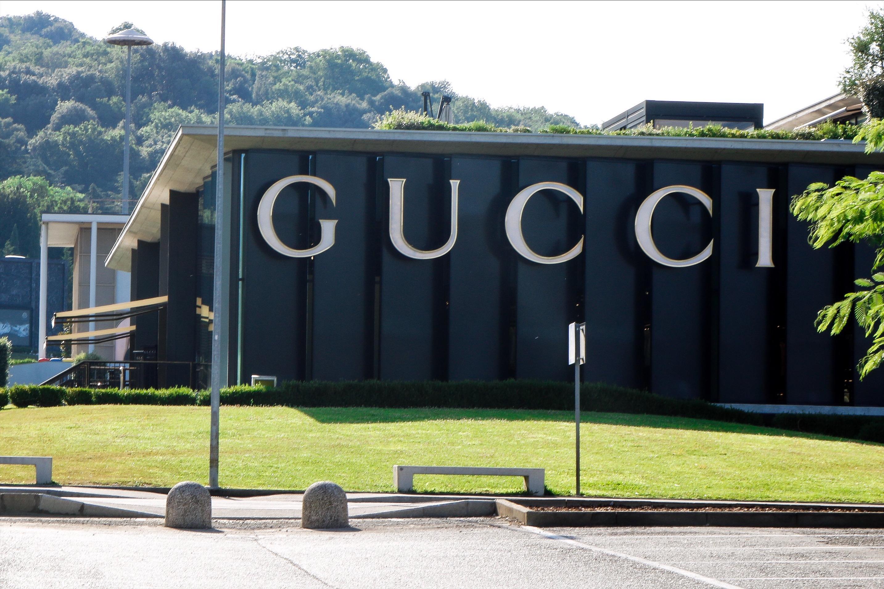 Das größte Gucci Outlet Europas - Mall Florenz Fashionblog Marikamari